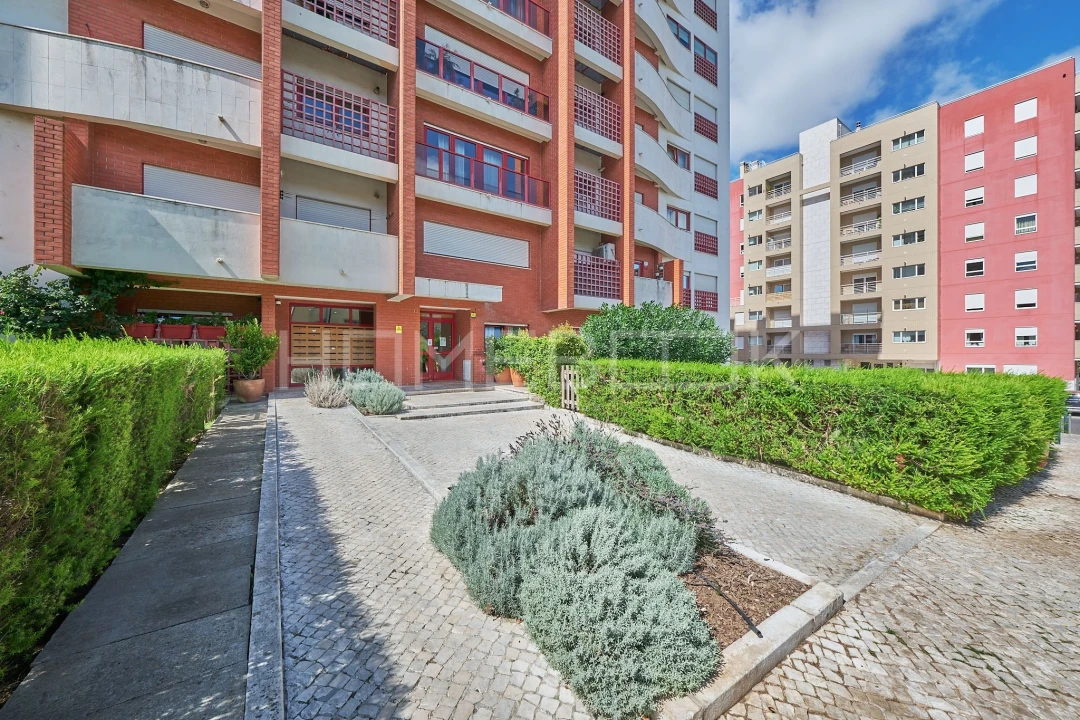 Apartamento T3 para Arrendamento em São Domingos de Benfica Foto 1
