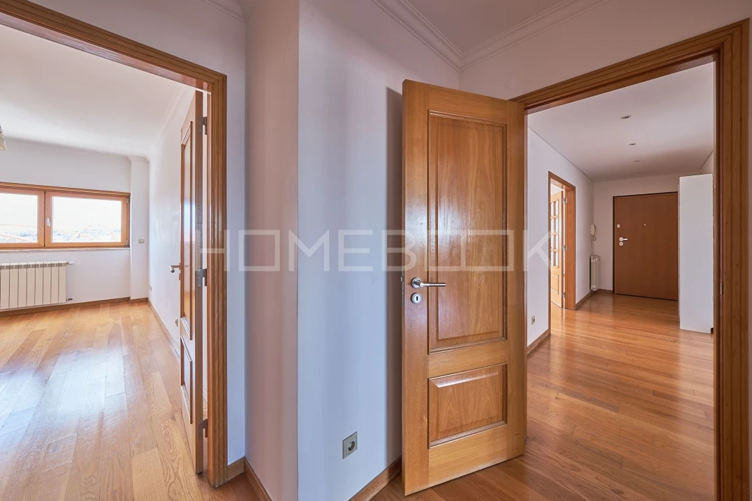 Apartamento T3 para Arrendamento em São Domingos de Benfica Foto 7