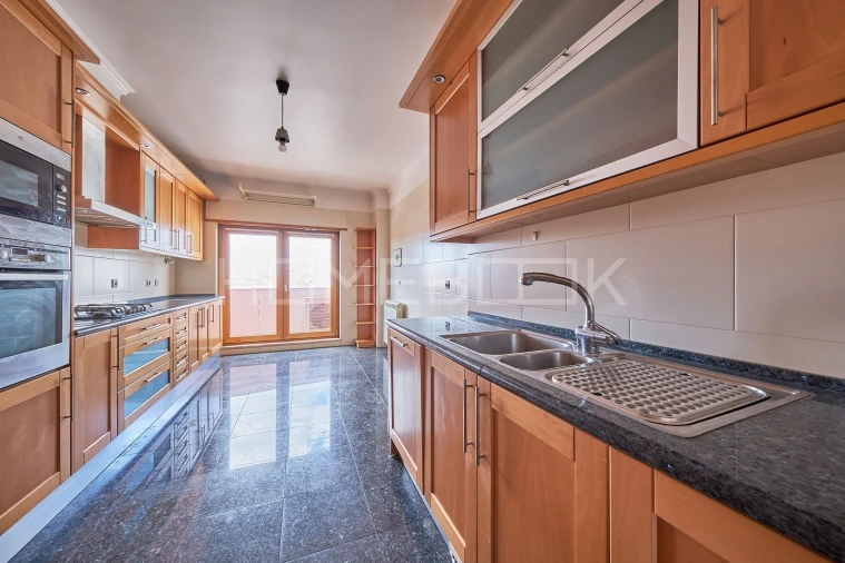 Apartamento T3 para Arrendamento em São Domingos de Benfica Foto 6