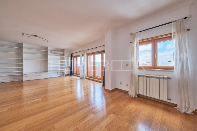 Apartamento T3 para Arrendamento em São Domingos de Benfica Foto 11