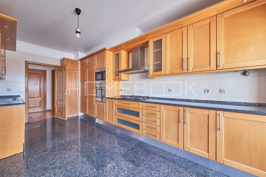 Apartamento T3 para Arrendamento em São Domingos de Benfica Foto 13