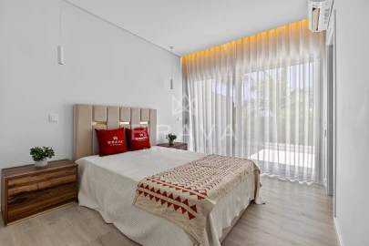 Moradia T5 para Venda em Montenegro