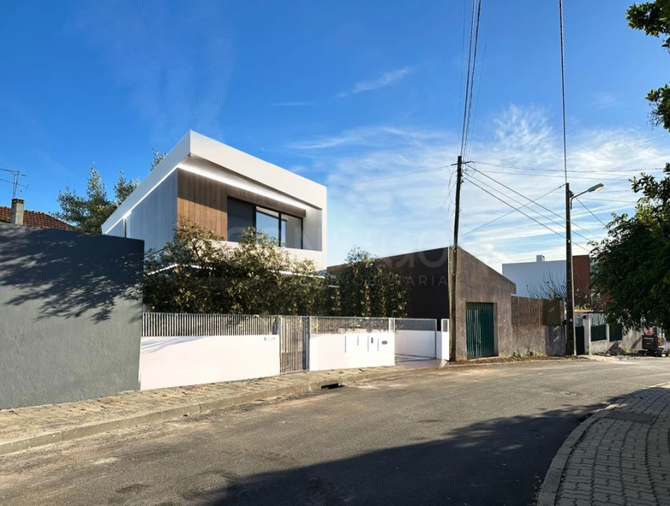 Terreno para Venda em Porto Salvo Foto 2
