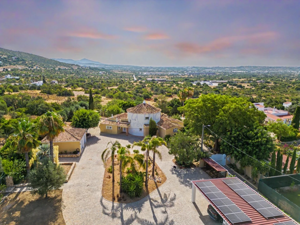 Moradia T4 para Venda em Santa Barbara de Nexe Foto 34