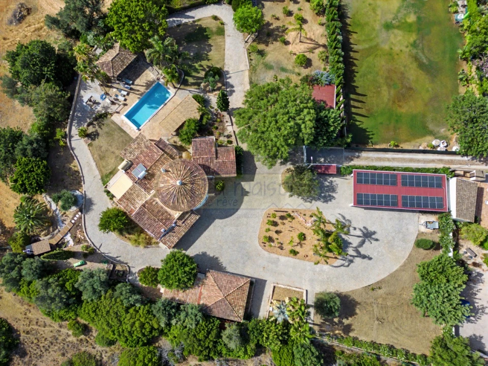 Moradia T4 para Venda em Santa Barbara de Nexe Foto 35