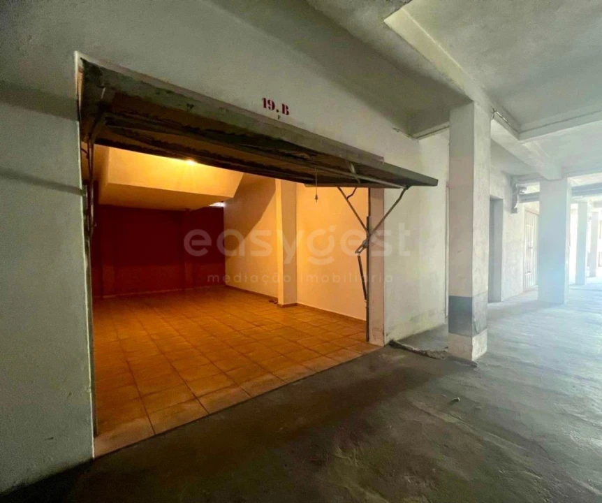 Garagem para Venda em Pinhal Novo Foto 2