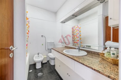 Apartamento T3 para Venda em Póvoa de Varzim, Beiriz e Argivai