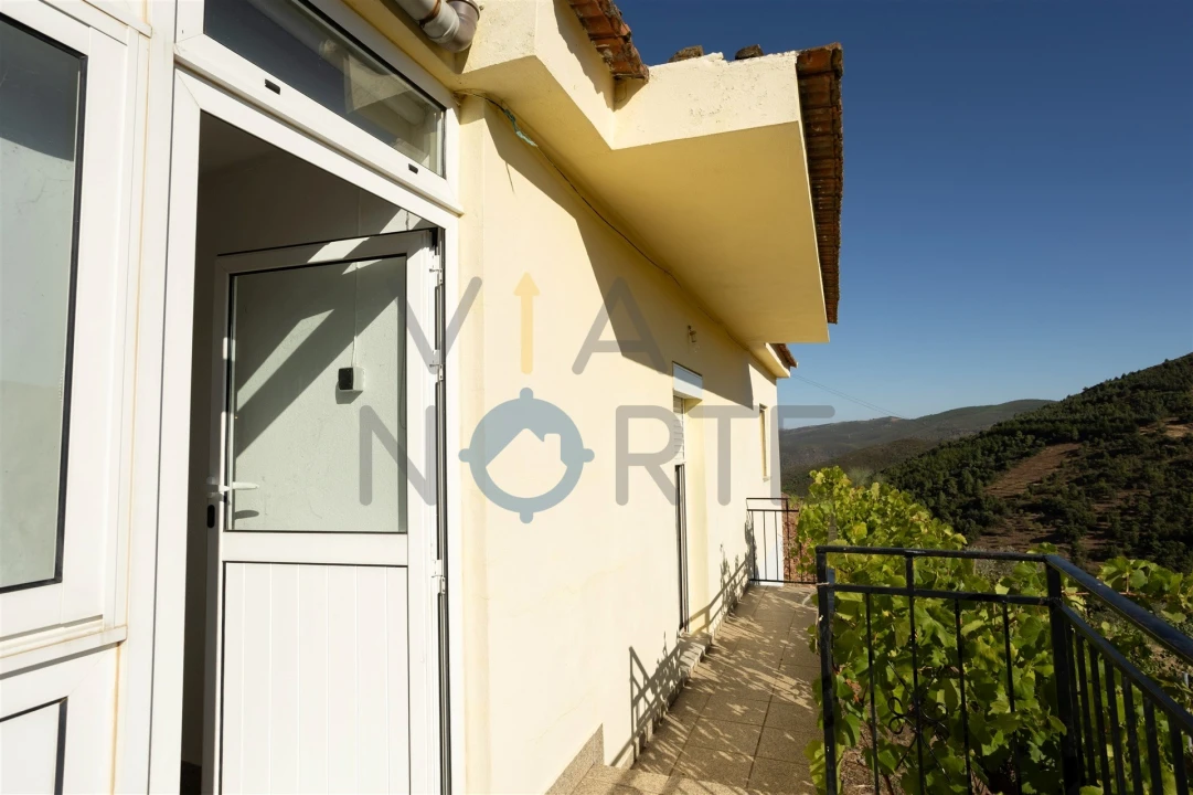 Moradia T2 para Venda em Ferradosa e Sendim da Serra Foto 16