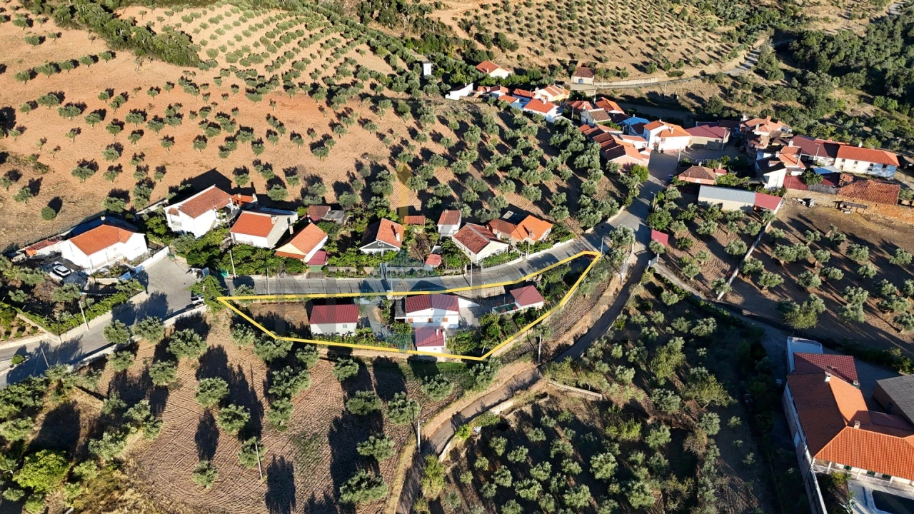 Quinta T1 para Venda em Eucisia, Gouveia e Valverde Foto 1