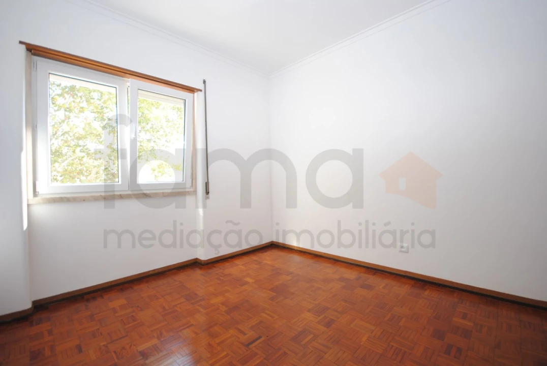 Apartamento T2 para Venda em Algés, Linda-A-Velha e Cruz Quebrada-Dafundo Foto 2