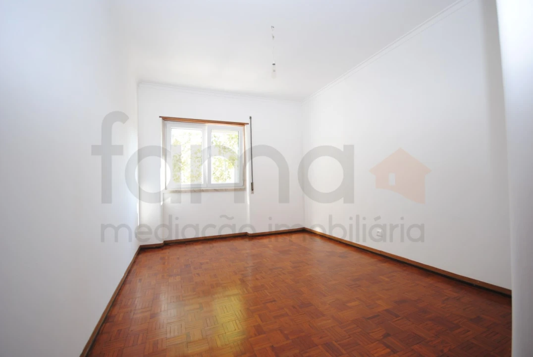 Apartamento T2 para Venda em Algés, Linda-A-Velha e Cruz Quebrada-Dafundo Foto 3