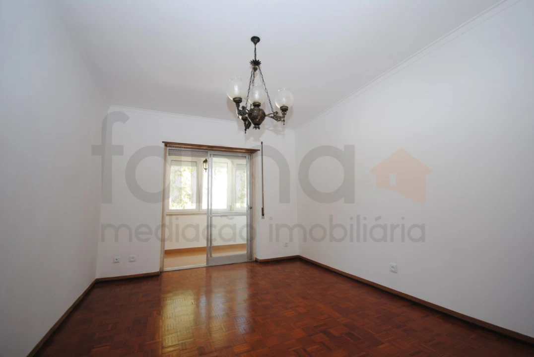 Apartamento T2 para Venda em Algés, Linda-A-Velha e Cruz Quebrada-Dafundo Foto 4