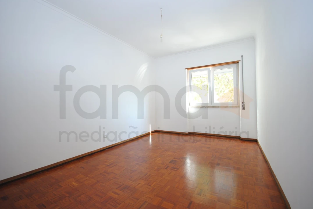 Apartamento T2 para Venda em Algés, Linda-A-Velha e Cruz Quebrada-Dafundo Foto 5