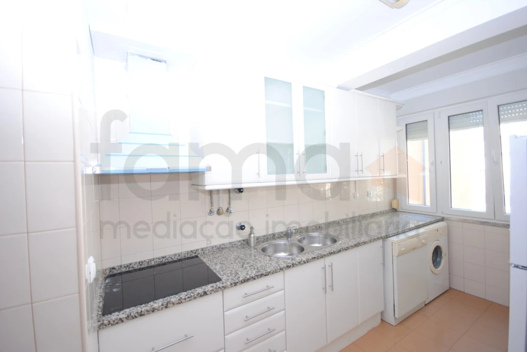Apartamento T2 para Venda em Algés, Linda-A-Velha e Cruz Quebrada-Dafundo Foto 1