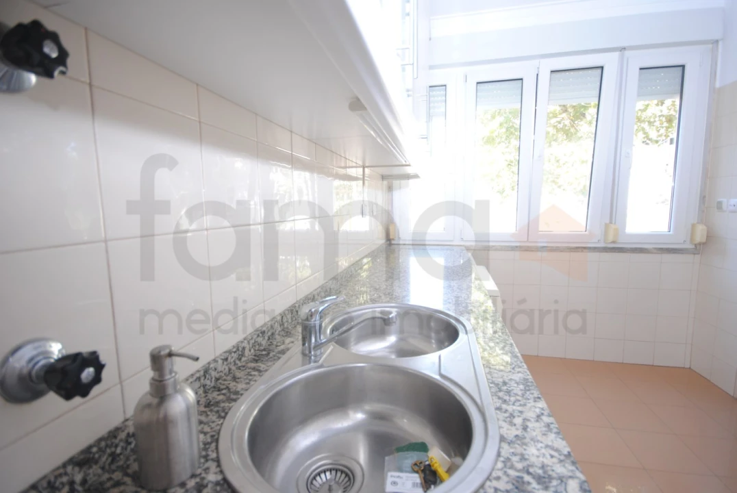 Apartamento T2 para Venda em Algés, Linda-A-Velha e Cruz Quebrada-Dafundo Foto 14