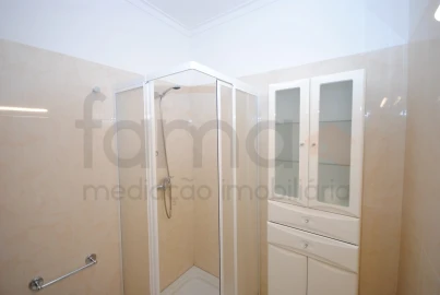 Apartamento T2 para Venda em Algés, Linda-A-Velha e Cruz Quebrada-Dafundo