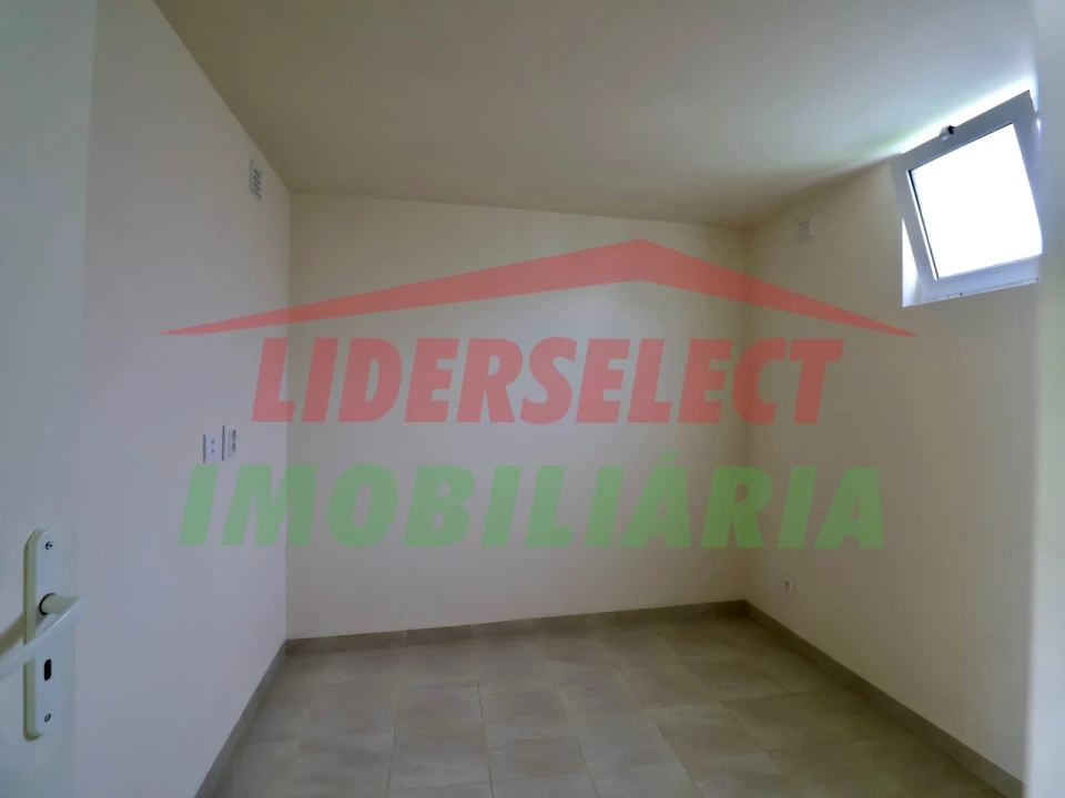 Moradia T3 para Venda em São Pedro da Cadeira Foto 34