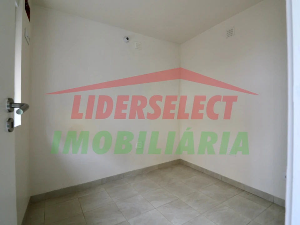 Moradia T3 para Venda em São Pedro da Cadeira Foto 40