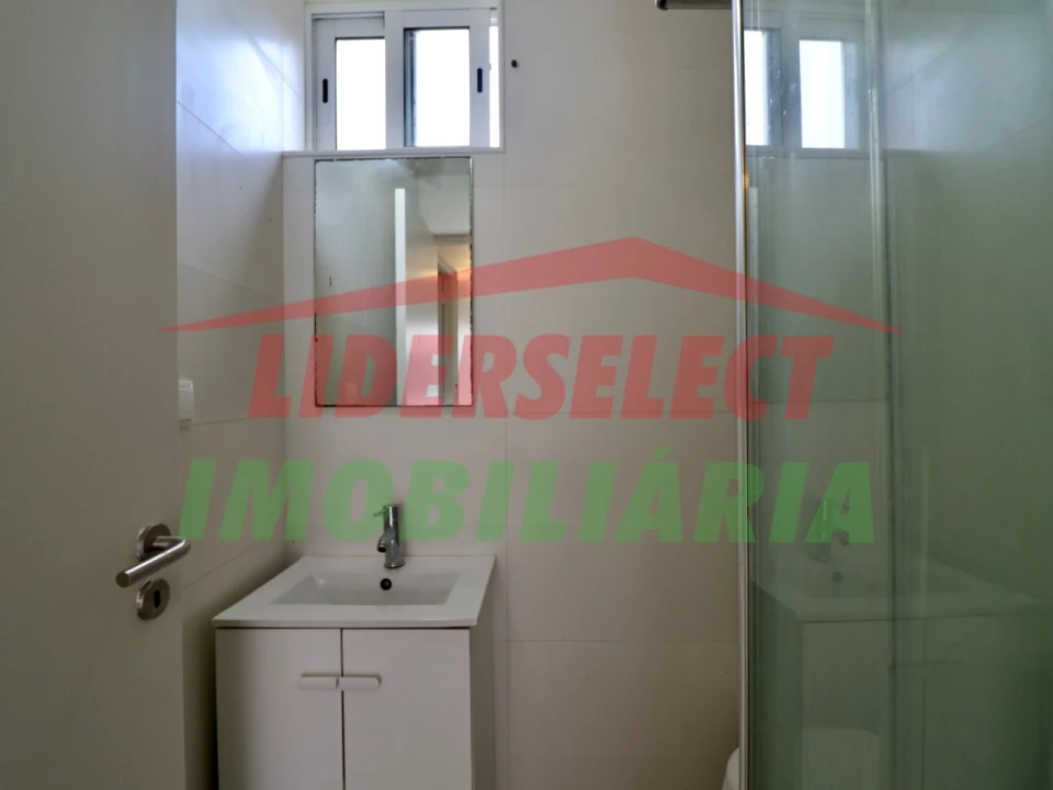 Moradia T3 para Venda em São Pedro da Cadeira Foto 41
