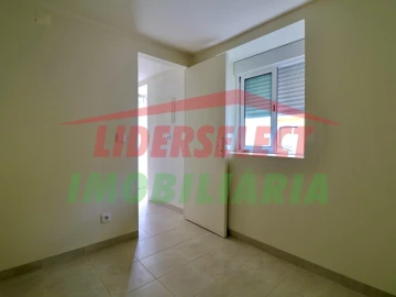 Moradia T3 para Venda em São Pedro da Cadeira