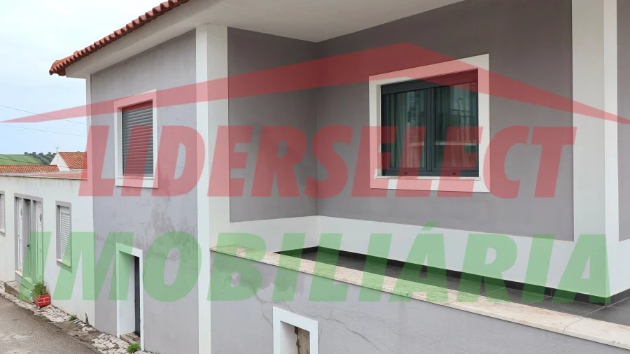 Moradia T3 para Venda em São Pedro da Cadeira