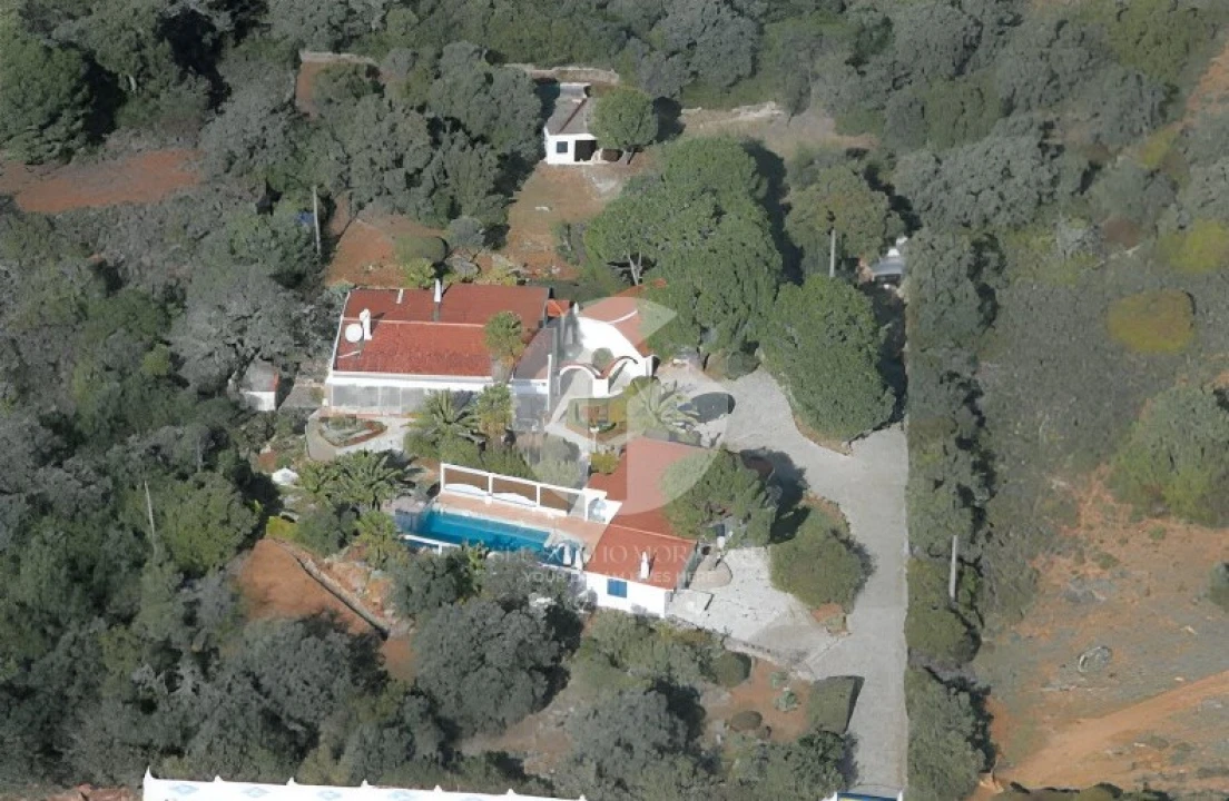 Moradia T5 para Venda em Santa Barbara de Nexe Foto 1