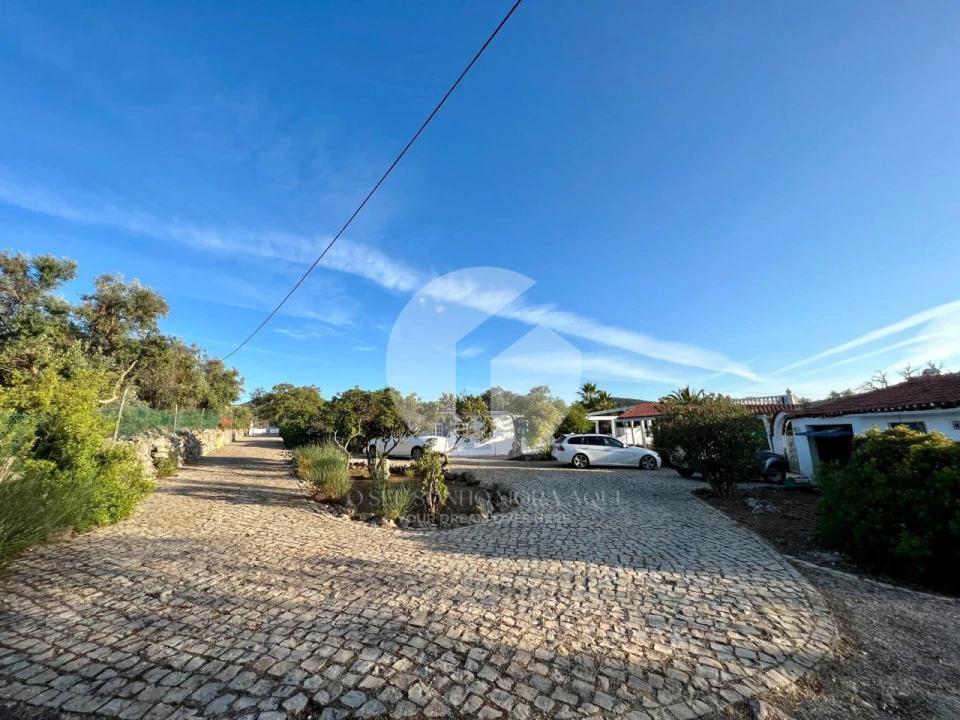 Moradia T5 para Venda em Santa Barbara de Nexe Foto 5