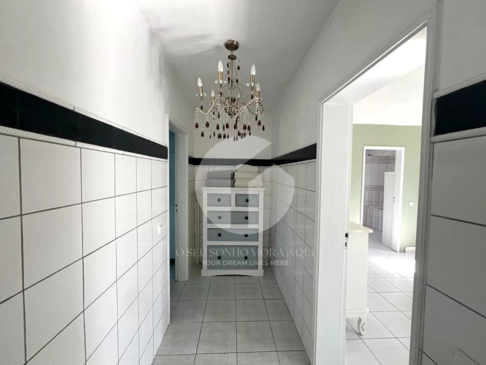 Moradia T5 para Venda em Santa Barbara de Nexe Foto 24