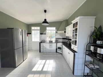 Moradia T5 para Venda em Santa Barbara de Nexe