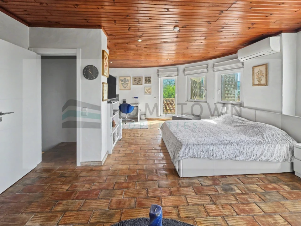 Moradia T4 para Venda em Santa Barbara de Nexe Foto 32