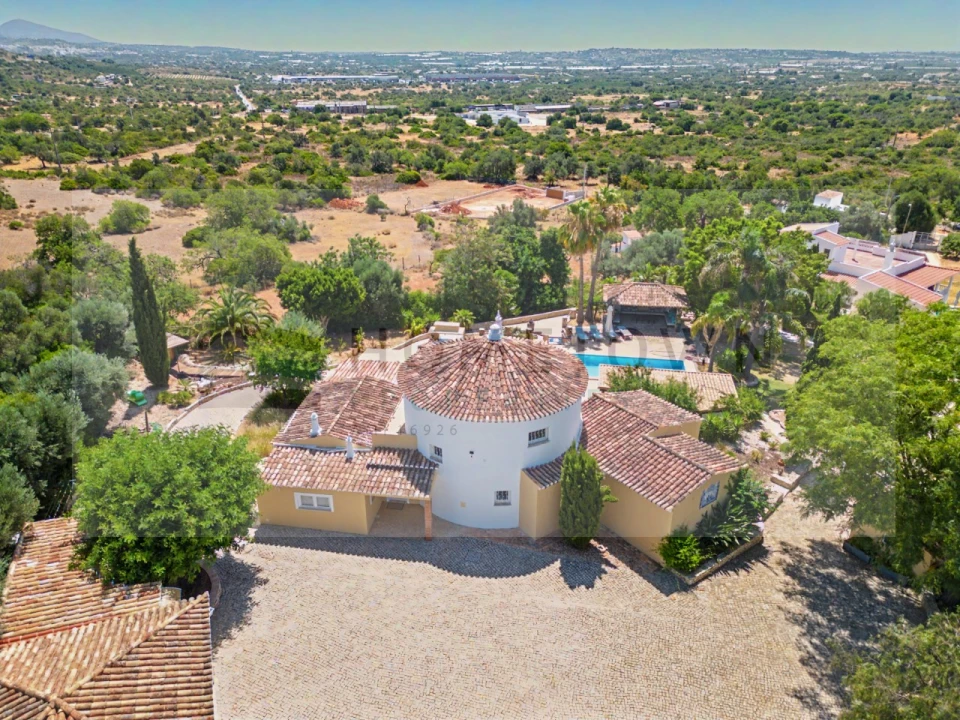 Moradia T4 para Venda em Santa Barbara de Nexe Foto 33