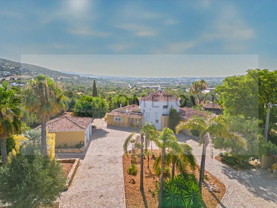 Moradia T4 para Venda em Santa Barbara de Nexe Foto 23