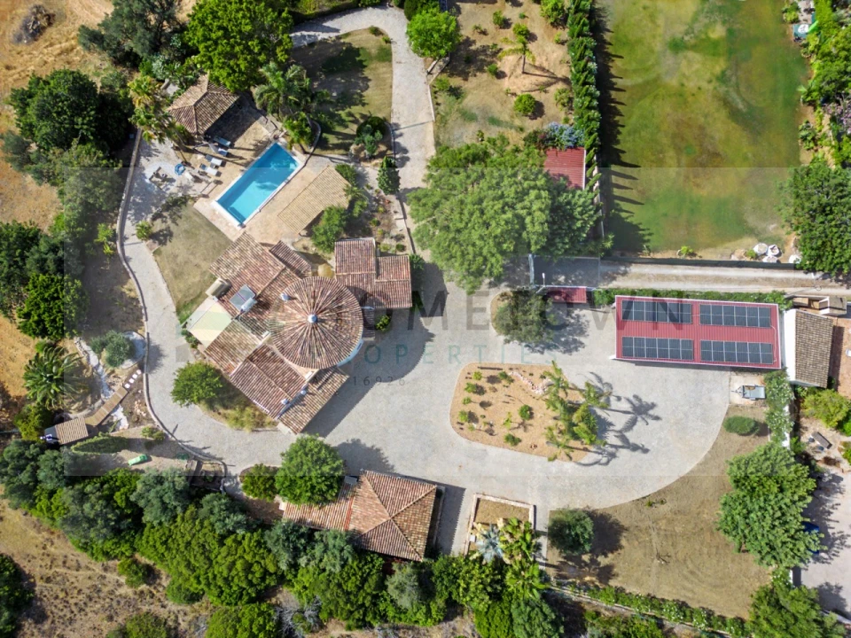 Moradia T4 para Venda em Santa Barbara de Nexe Foto 35
