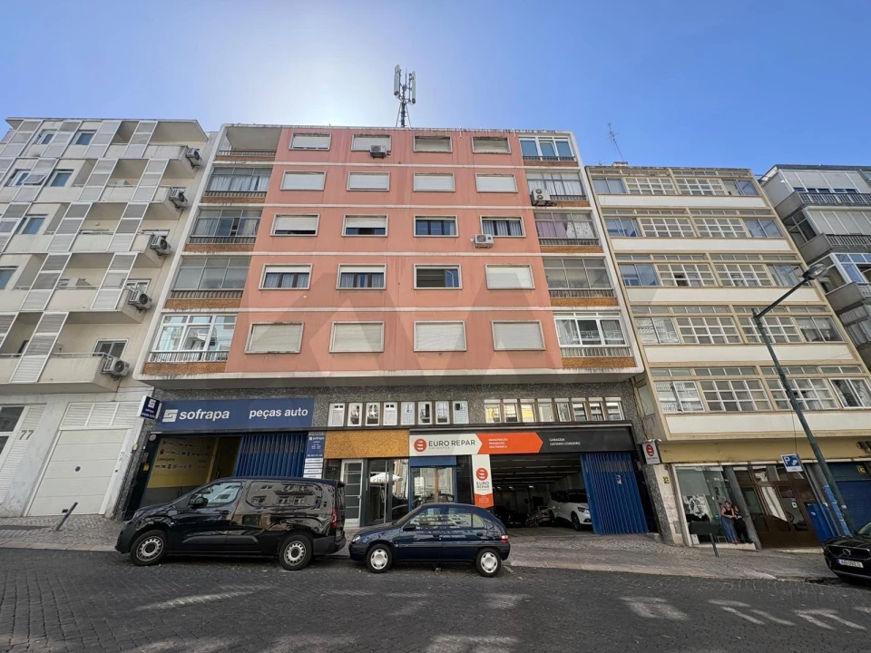Apartamento T1 para Arrendamento em Santo António Foto 1