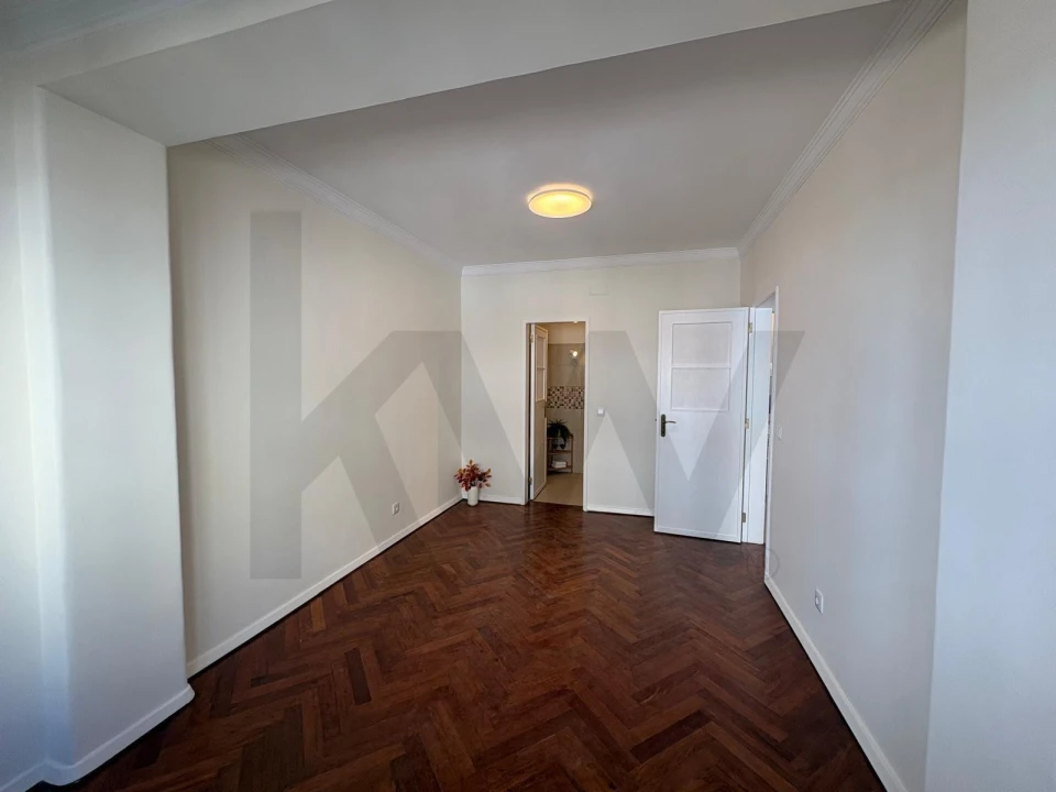 Apartamento T1 para Arrendamento em Santo António Foto 8