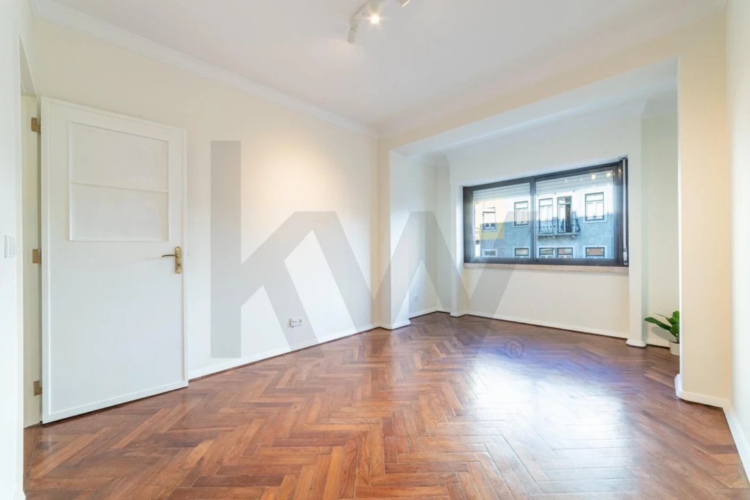 Apartamento T1 para Arrendamento em Santo António Foto 4