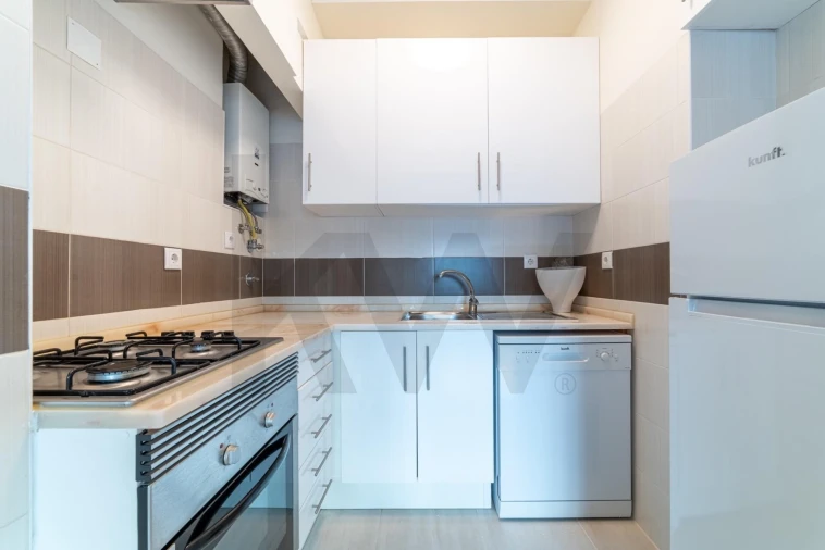 Apartamento T1 para Arrendamento em Santo António Foto 17