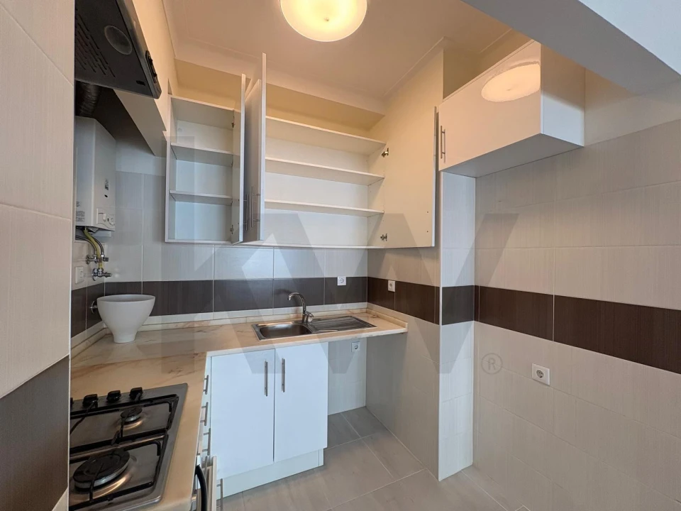 Apartamento T1 para Arrendamento em Santo António Foto 10