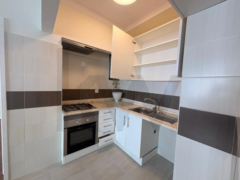 Apartamento T1 para Arrendamento em Santo António Foto 9