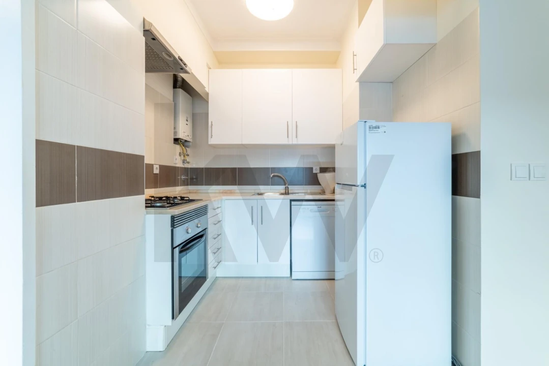 Apartamento T1 para Arrendamento em Santo António Foto 18