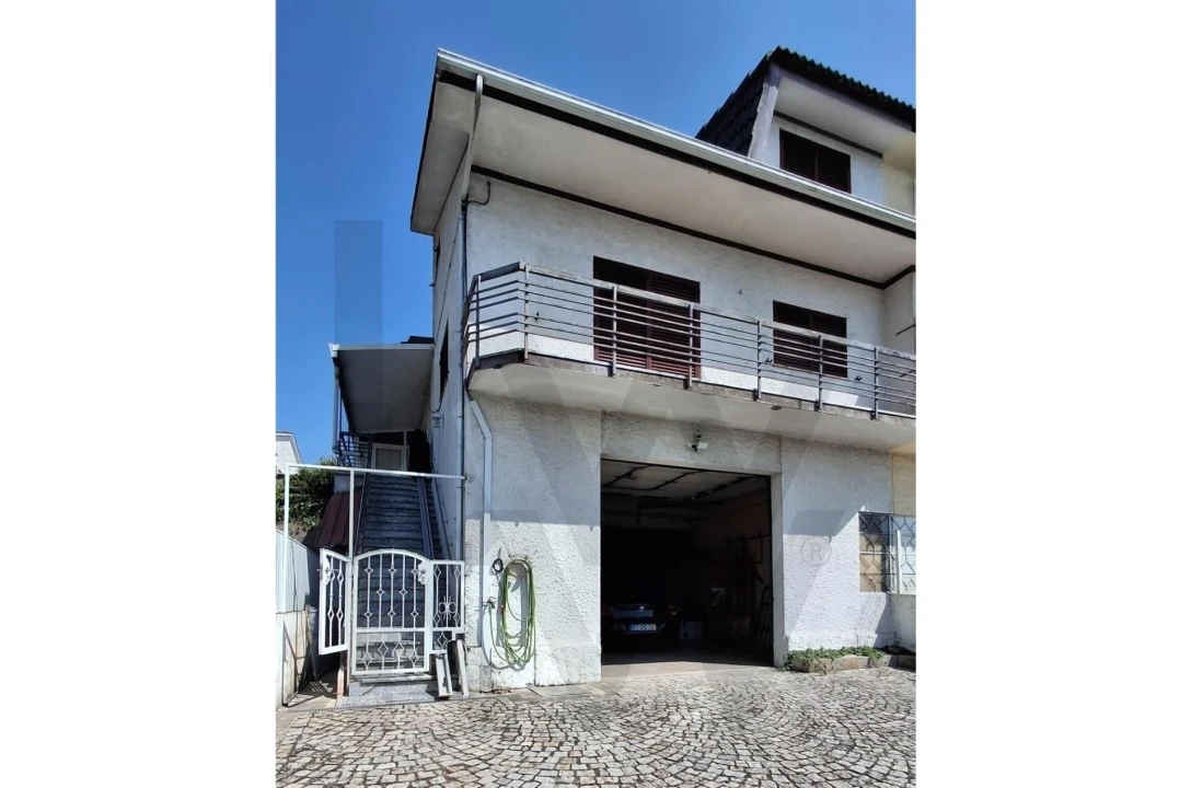 Moradia T4 para Venda em Abraveses Foto 1