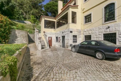 Moradia T12 para Venda em Costa da Caparica