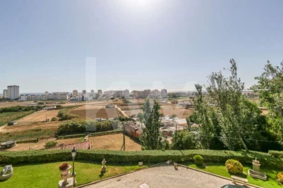 Moradia T12 para Venda em Costa da Caparica
