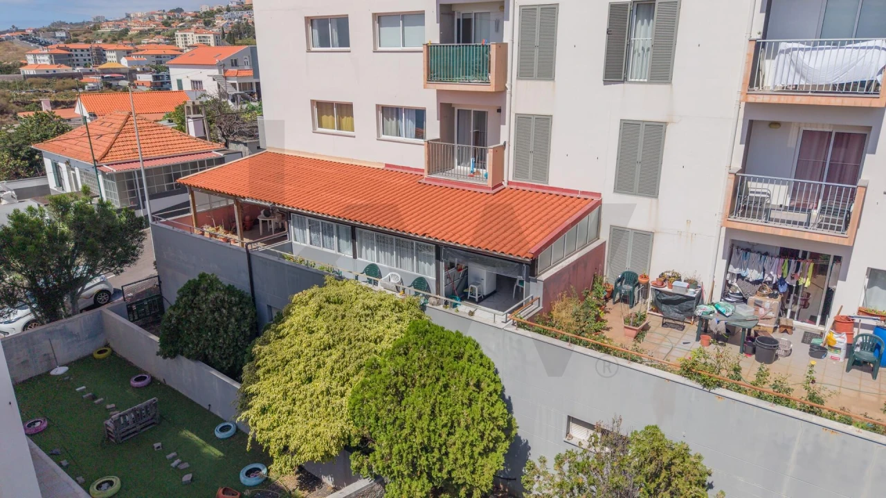 Apartamento T2 para Venda em Caniço Foto 5
