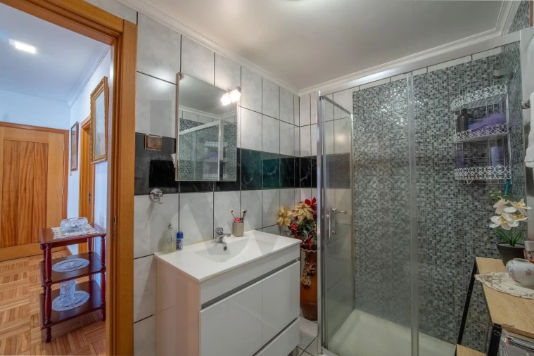 Apartamento T2 para Venda em Caniço Foto 21