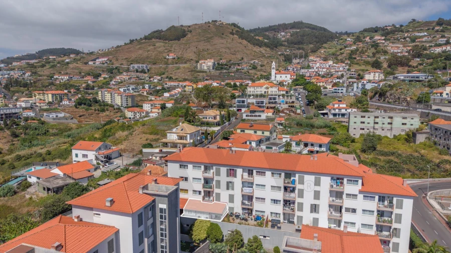 Apartamento T2 para Venda em Caniço Foto 3