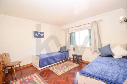 Moradia T6 para Arrendamento em Carcavelos e Parede