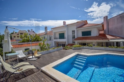Moradia T6 para Arrendamento em Carcavelos e Parede