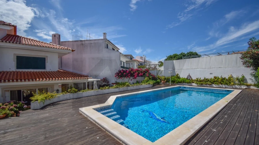 Moradia T6 para Arrendamento em Carcavelos e Parede