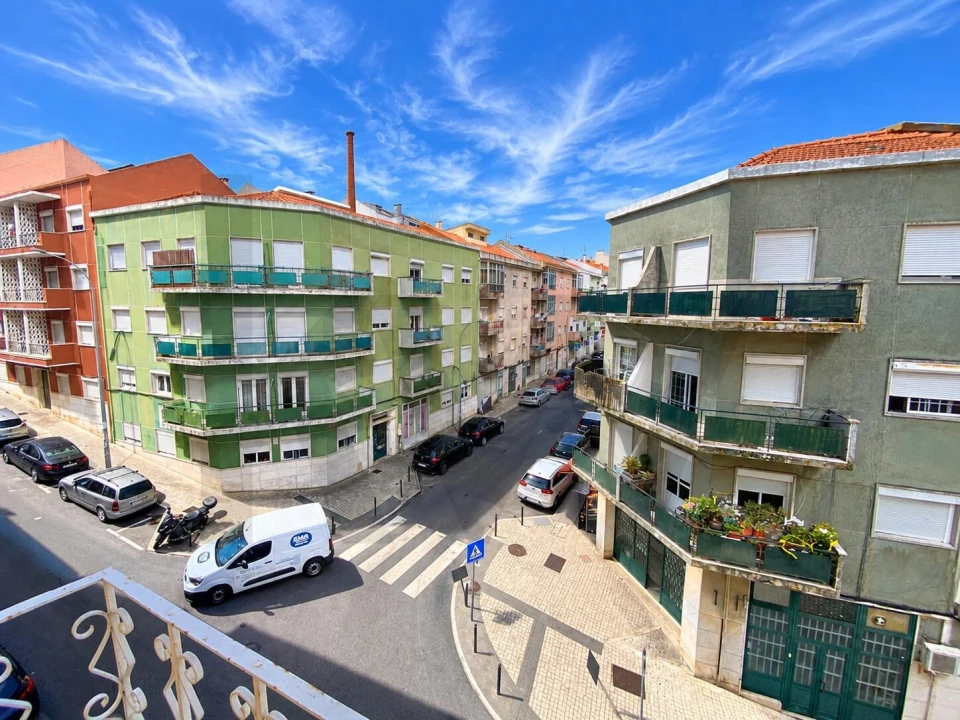 Apartamento T2 para Arrendamento em Mina de Água Foto 24